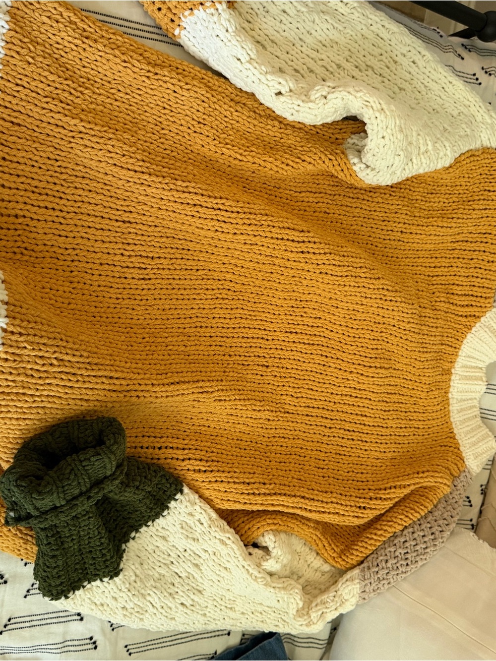 BKE Colorblock V-Neck Chunky Sweater - Mustard, Cream, Taupe, Olive - Picture 4 of 4